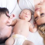 Tips esenciales para visitar a un recién nacido y a su mamá